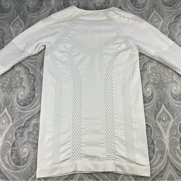 Athleta Burpee Laser Cut Double Layer Top - Picture 3 of 4